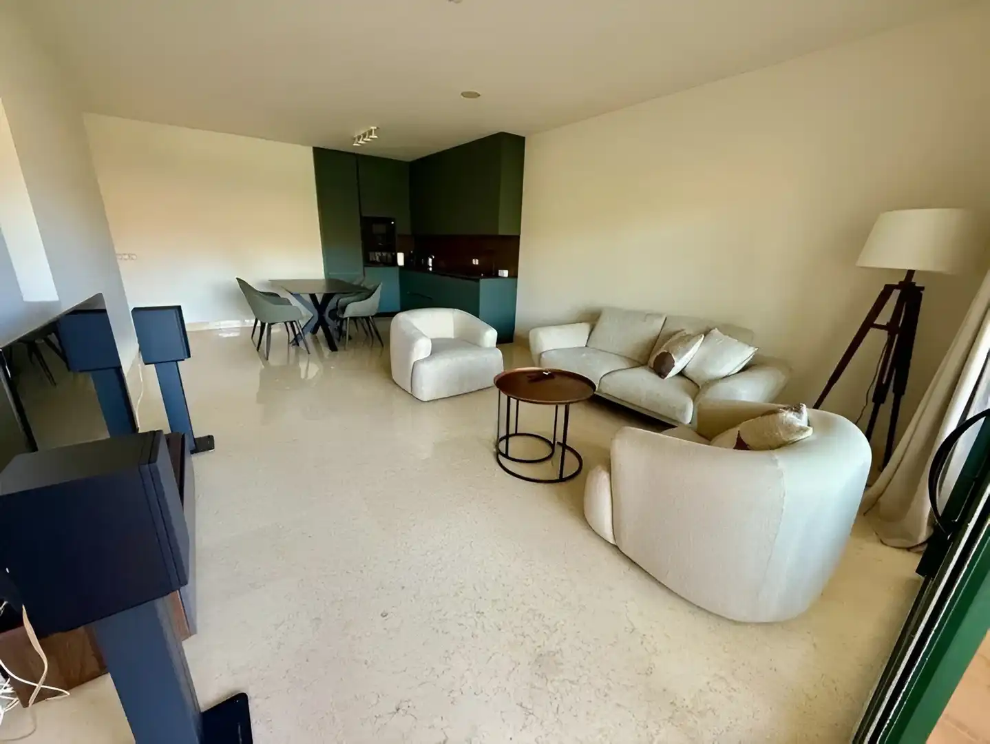 Apartament amb piscina en venda a Benahavís pueblo, imagen 2