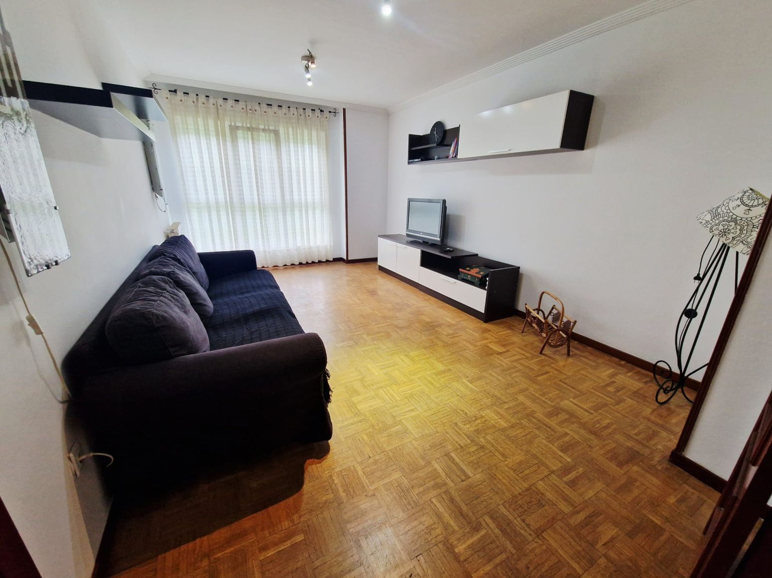 Living room of Flat for sale in Avilés  with Heating, Private garden and Parquet flooring