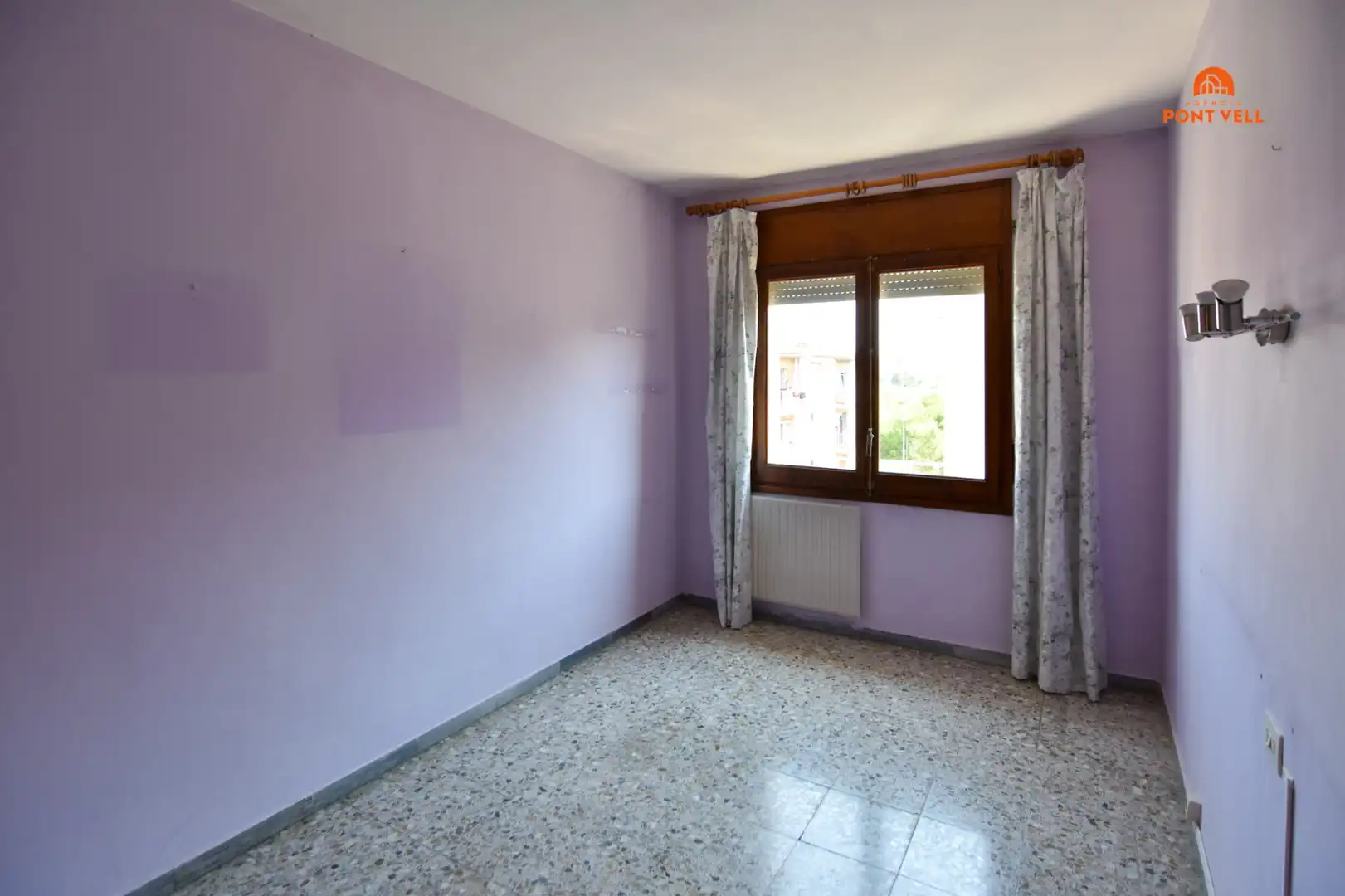 Habitación de Ático en venta en La Bisbal d'Empordà con Calefacción, Terraza y Balcón