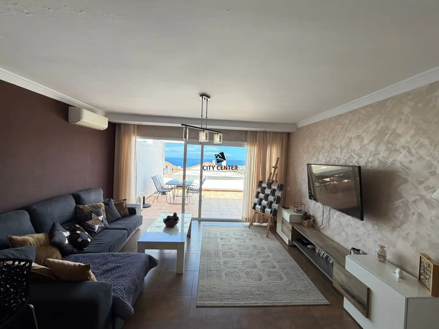 Wohnzimmer von Dachboden zum Verkauf in Adeje mit Klimaanlage, Terrasse und Möbliert
