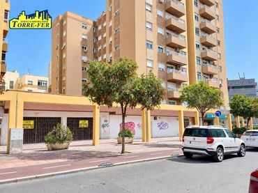Local comercial en venta en Calle POETA PACO AQUINO 51