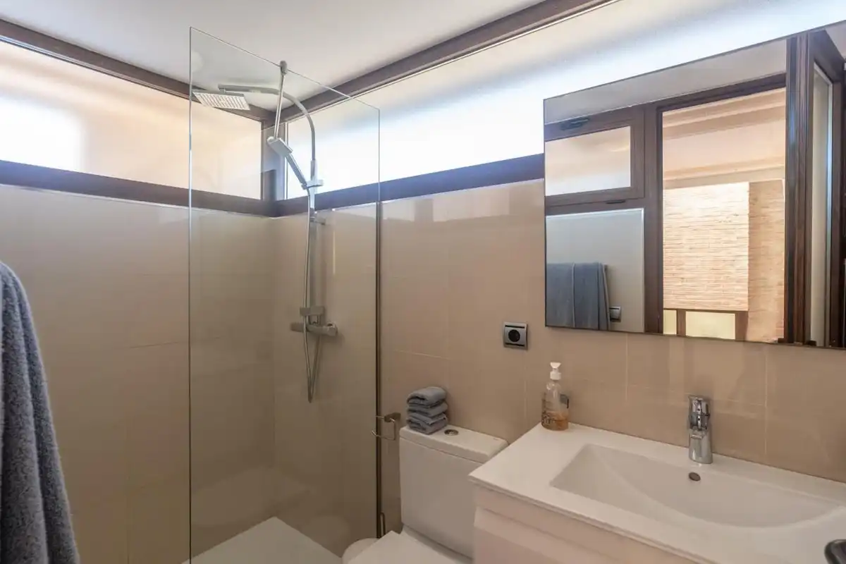 Bany de Dúplex en venda en Estepona amb Terrassa, Piscina i Jacuzzi
