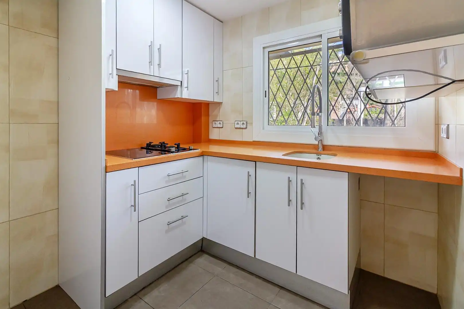 Küche von Wohnung zum Verkauf in Castelldefels mit Klimaanlage, Heizung und Terrasse