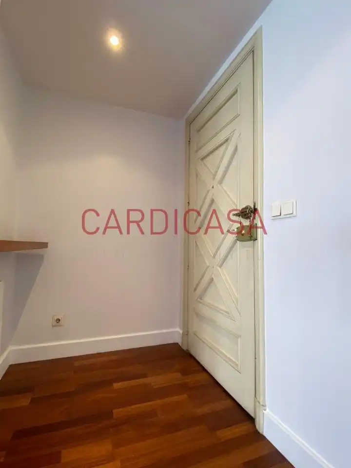 Piso de alquiler en Vigo  con Calefacción, Parquet y Balcón