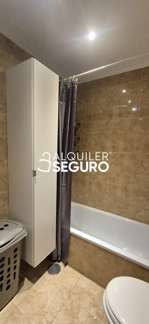 Bathroom of Flat for rent in Gijón   with Heating, Storage room and Furnished