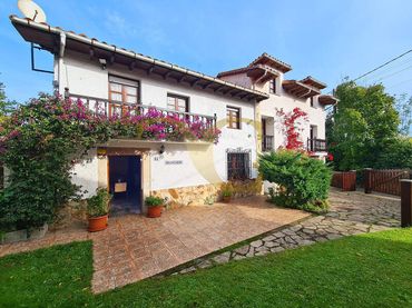 Casa amb balcó en venda a Camango