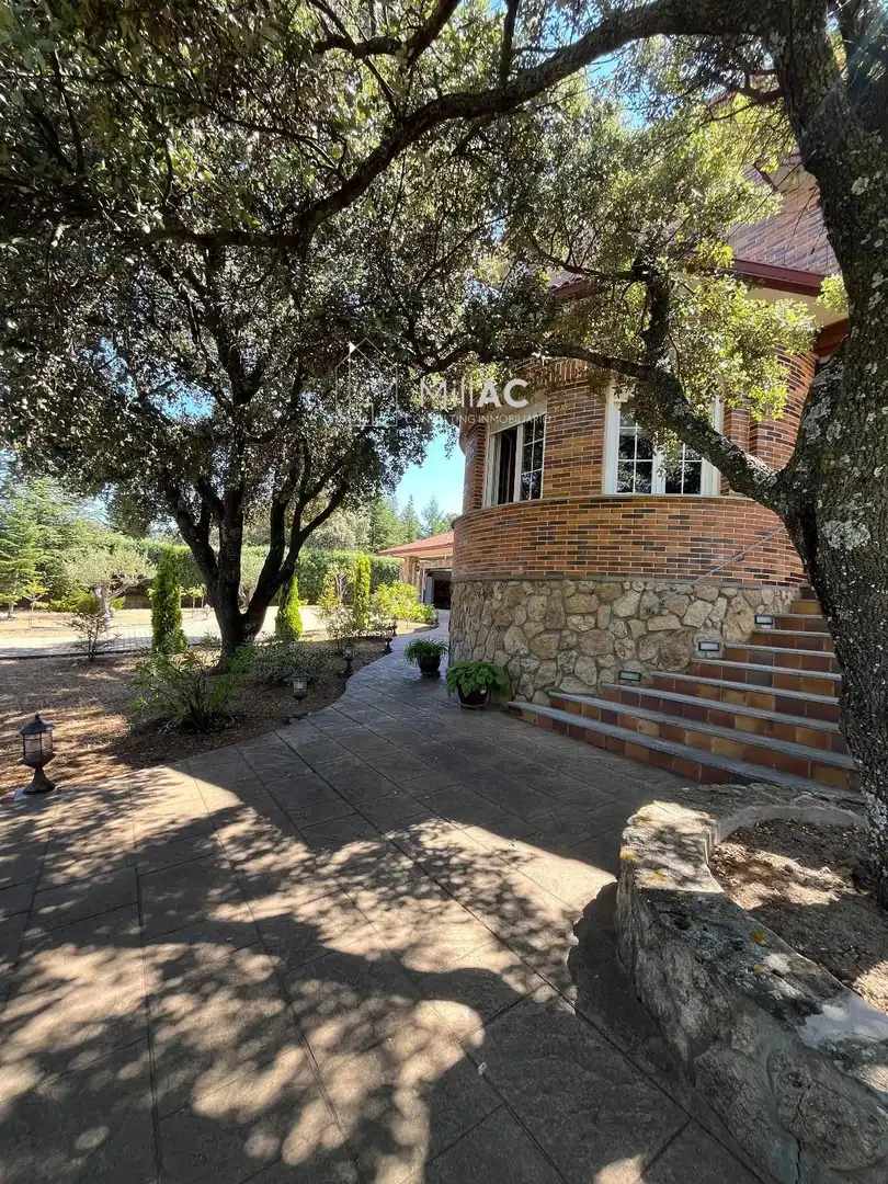 Exterior view of Houses for sale in El Espinar  with Heating, Private garden and Terrace