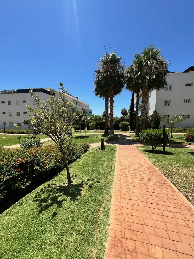Vista exterior de Pis en venda en Vélez-Málaga amb Aire condicionat, Piscina i Balcó
