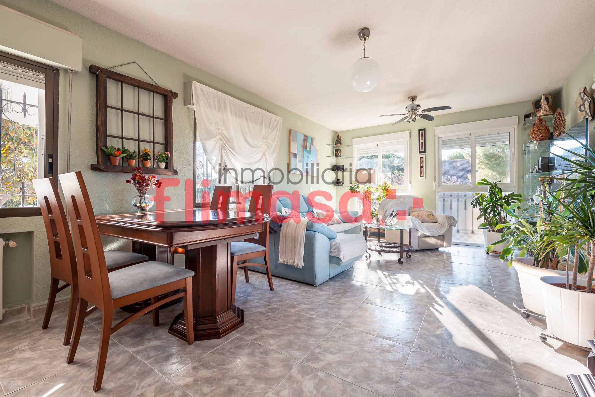 Sala de estar de Casa o chalet en venta en Villaviciosa de Odón con Aire acondicionado, Calefacción y Jardín privado