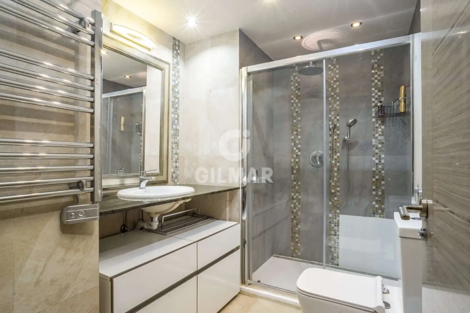 Baño de Planta baja en venta en Estepona con Calefacción, Jardín privado y Piscina