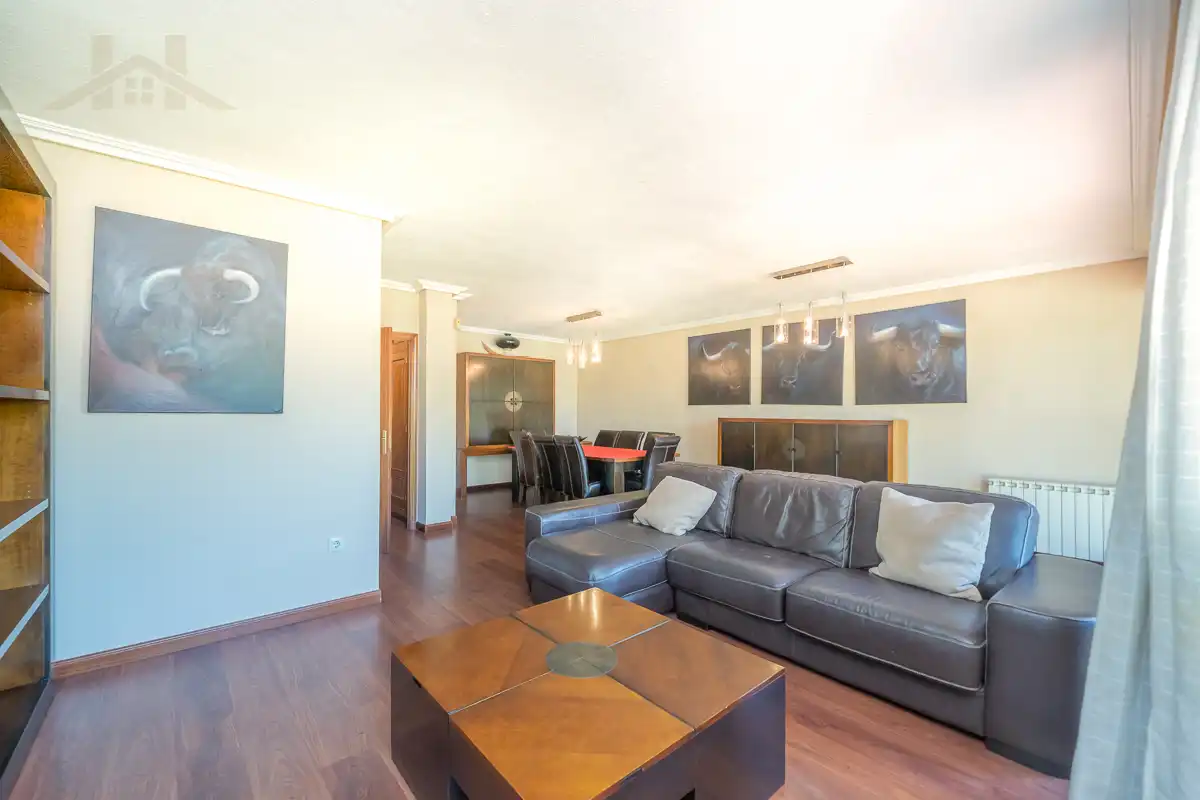 Sala de estar de Casa adosada en venta en Torrelodones con Aire acondicionado, Calefacción y Jardín privado