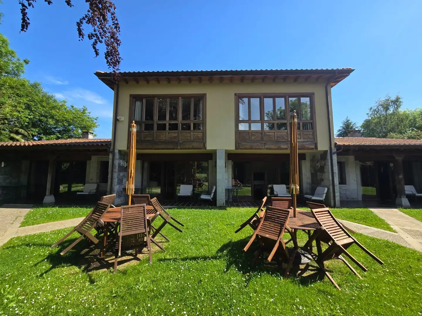 Terrassa de Casa o xalet en venda en Llanes amb Calefacció, Jardí privat i Piscina