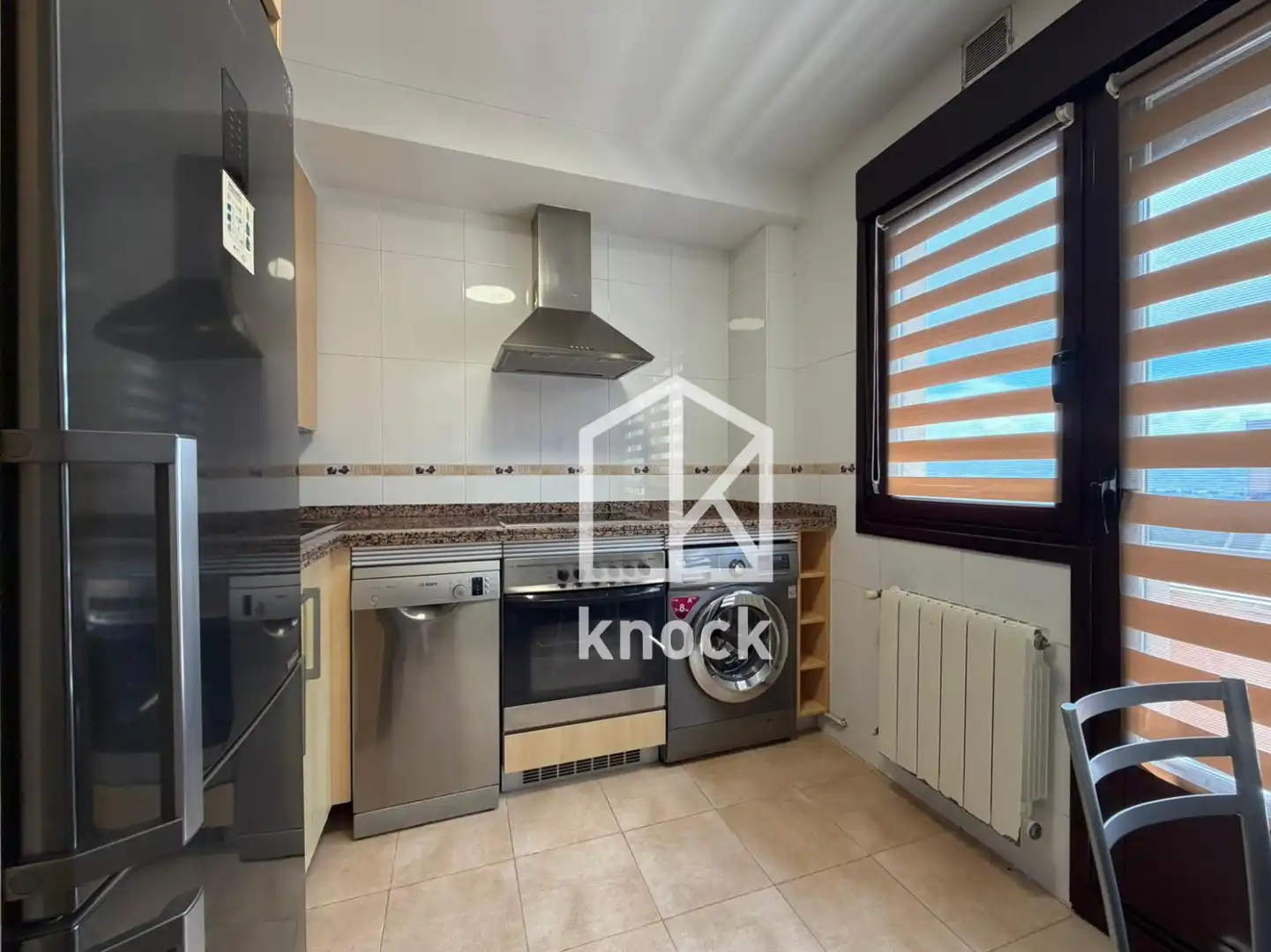 Cocina de Piso en venta en Oviedo  con Calefacción, Jardín privado y Trastero