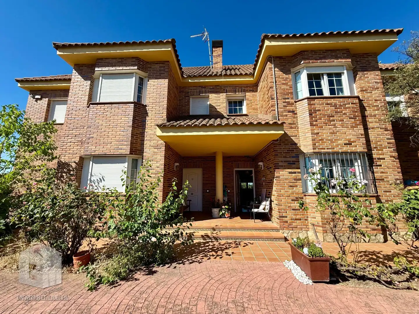 Vista exterior de Casa o xalet en venda en Villaviciosa de Odón amb Aire condicionat, Calefacció i Jardí privat