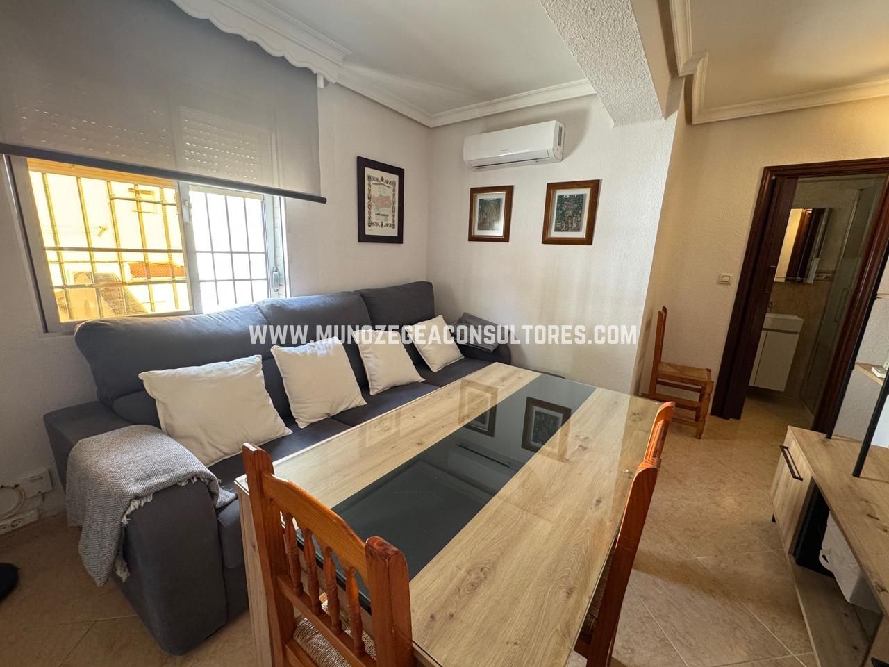 Sala d'estar de Pis en venda en Monturque amb Aire condicionat i Moblat