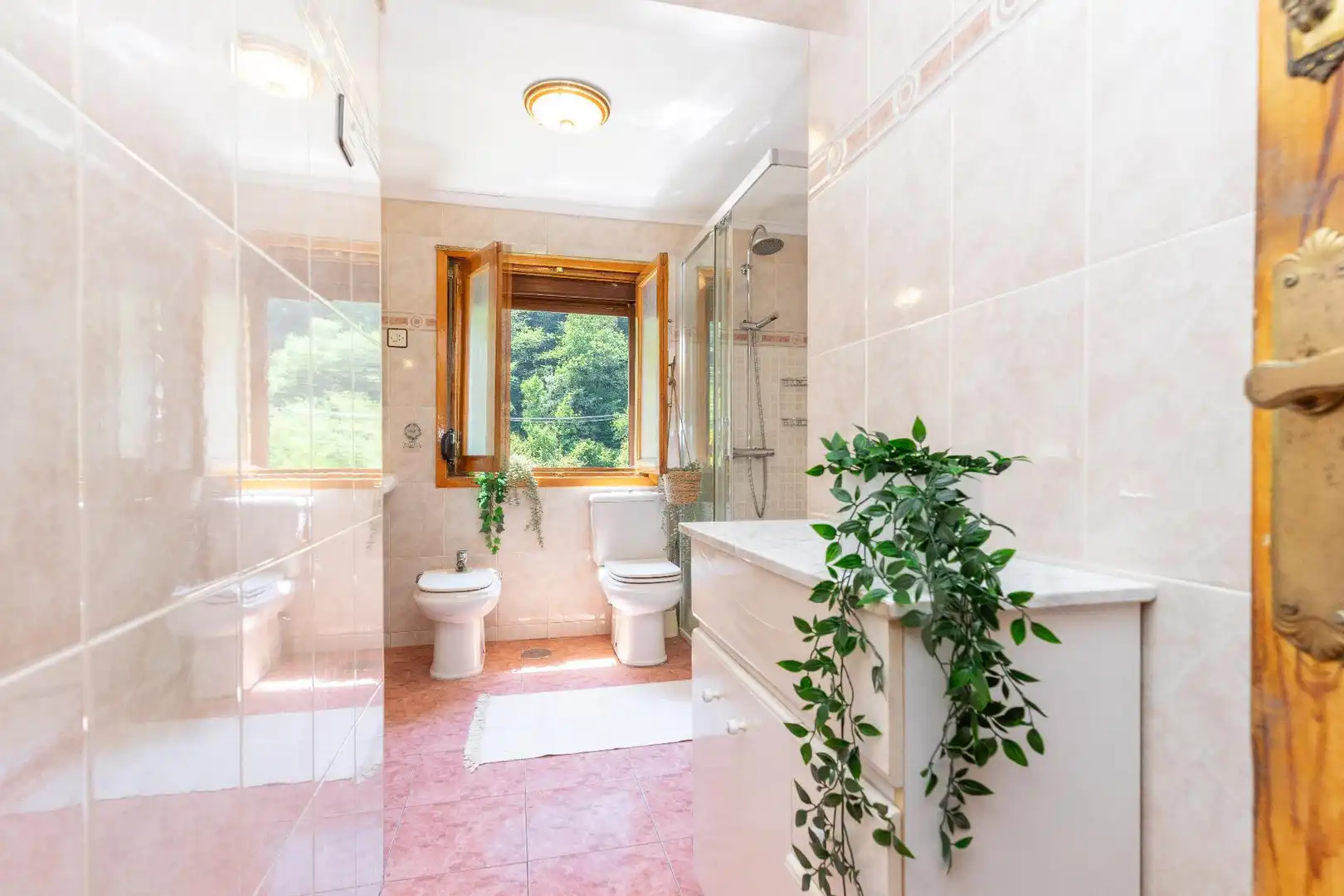Badezimmer von Haus oder Chalet zum Verkauf in Mieres (Asturias) mit Heizung, Privatgarten und Terrasse