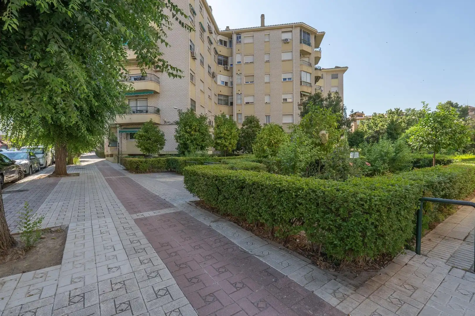 Exterior view of Flat for sale in Granada  with Air Conditioner, Terrace and Alarm