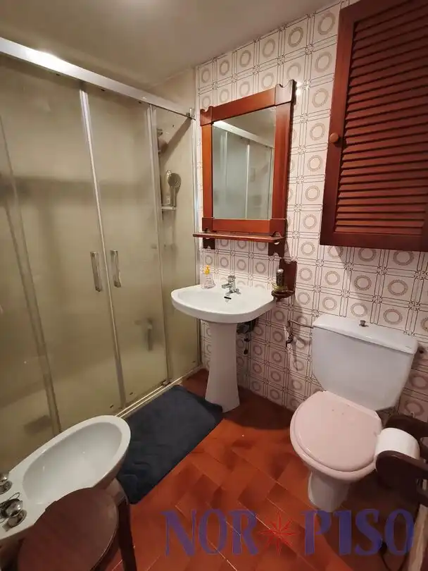Bathroom of Flat for sale in Bilbao   with Heating, Terrace and Furnished