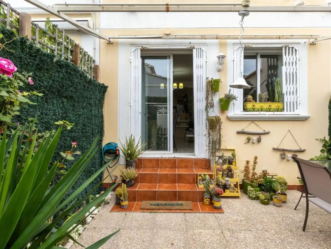 Casa a schiera con terrazza in vendita a Carrer Cefal