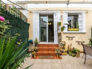 Adossat amb balcó en venda a Carrer Cefal