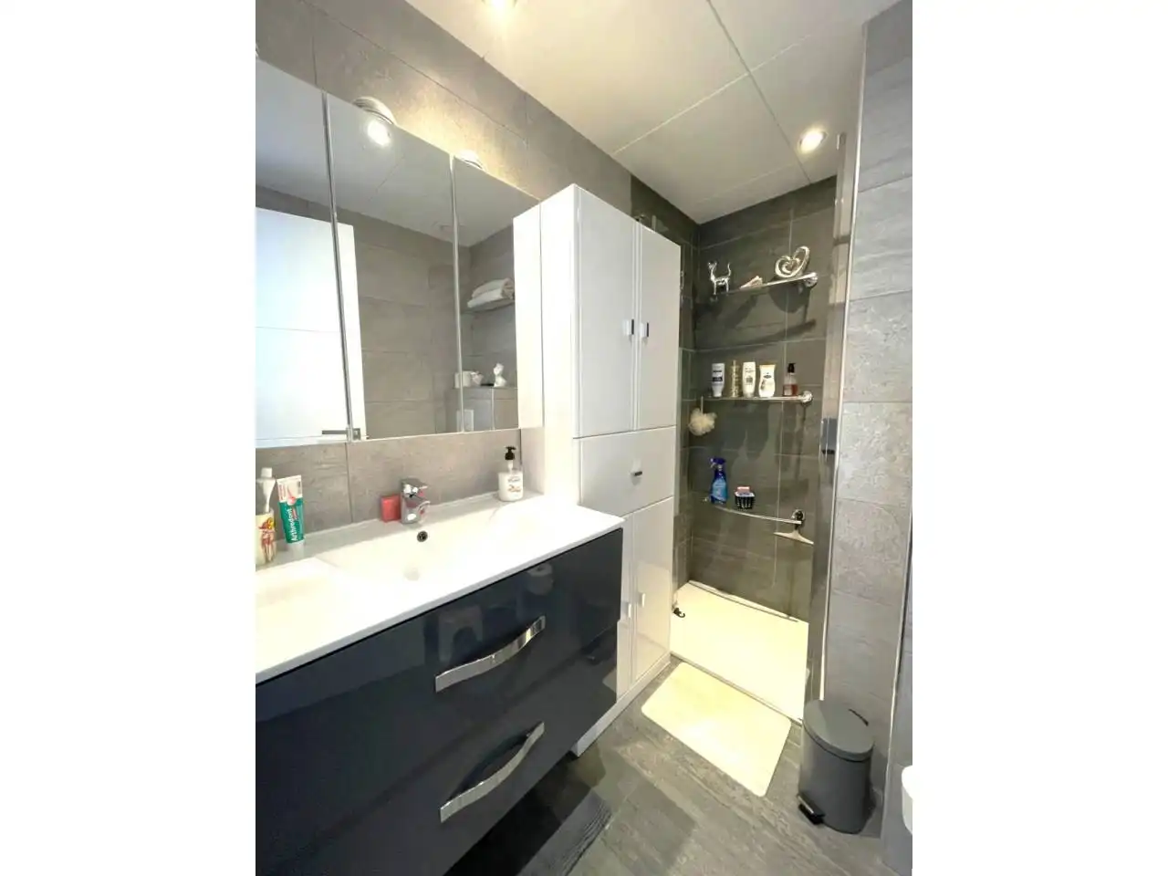 Baño de Piso en venta en Roses con Aire acondicionado, Terraza y Amueblado