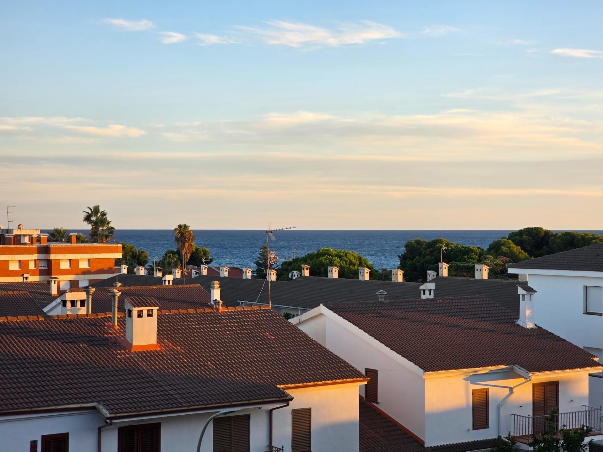 Vista exterior de Ático en venta en El Vendrell con Parquet, Terraza y Balcón