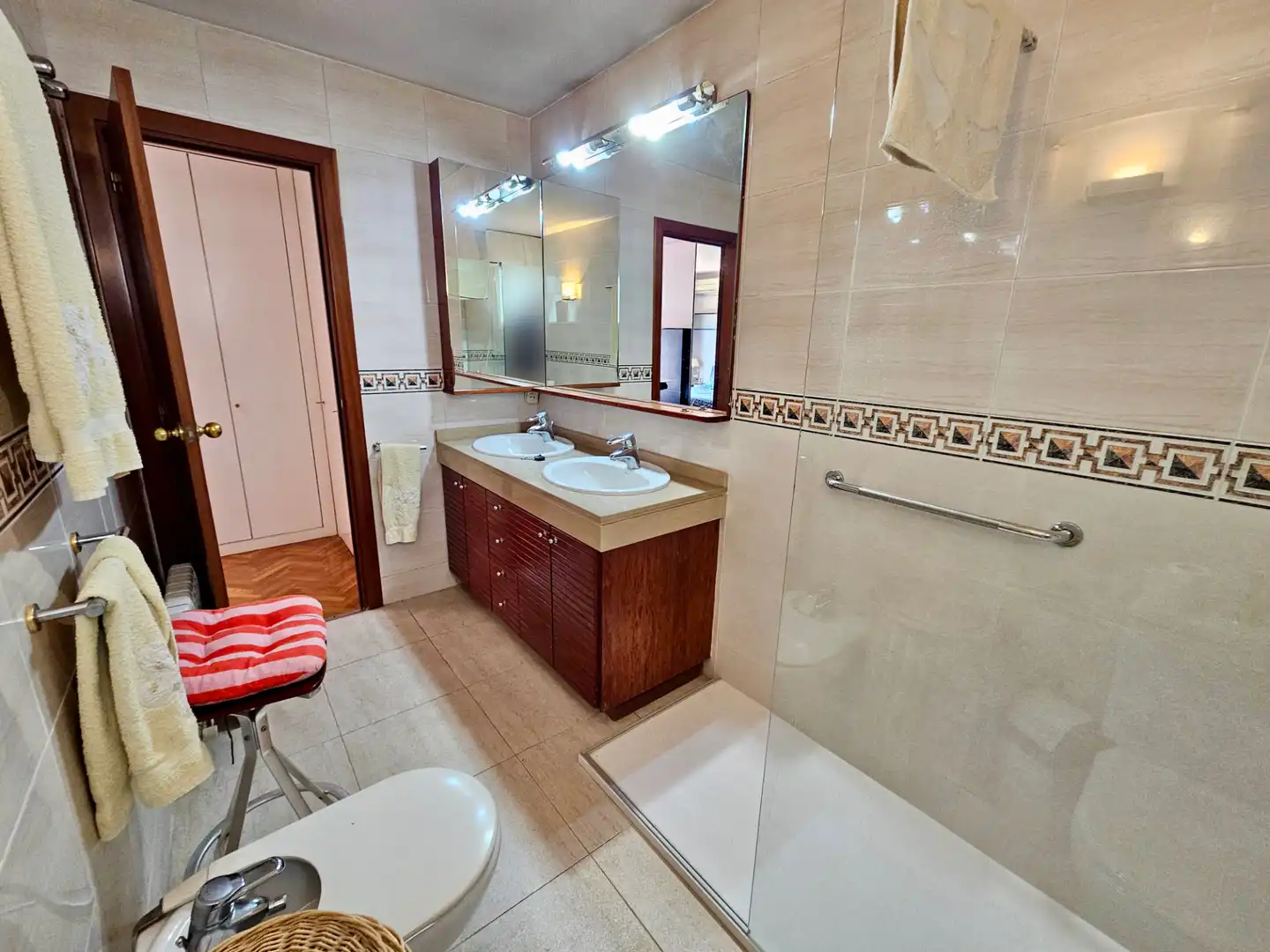 Baño de Dúplex de alquiler en Sant Just Desvern con Aire acondicionado, Calefacción y Jardín privado