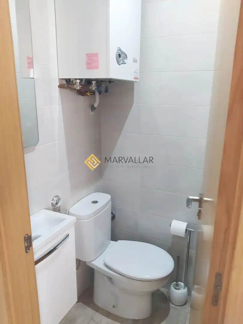 Badezimmer von Wohnungen zur Miete in Santander mit Möbliert