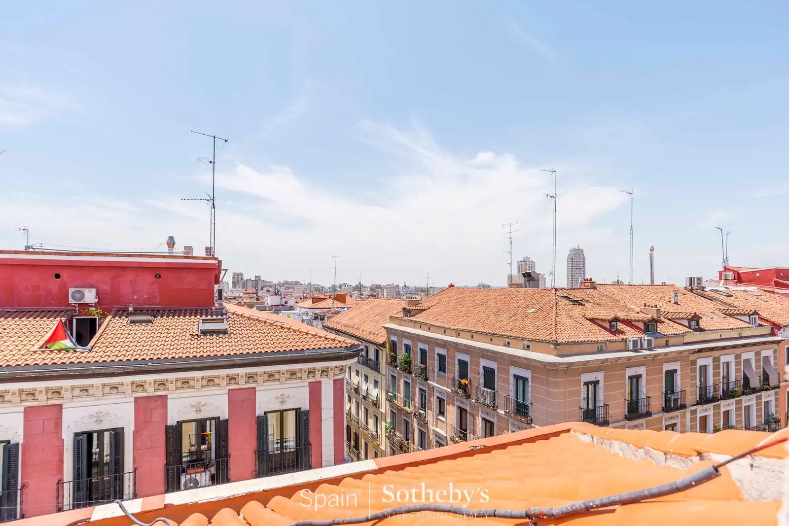 Außenansicht von Wohnungen zum Verkauf in Madrid mit Klimaanlage und Heizung