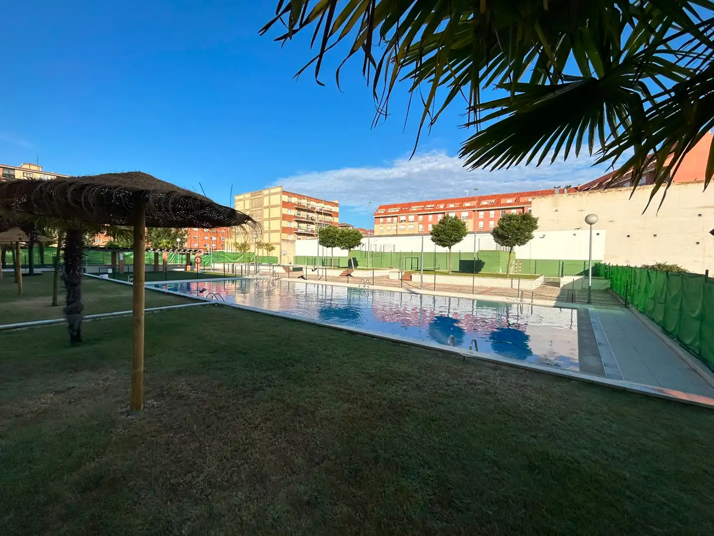 Swimming pool of Flat for sale in Benavente  with Heating, Private garden and Parquet flooring