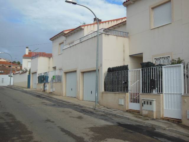 Casa adosada en Venta en C/ Pilones en Huerta de Valdecarábanos