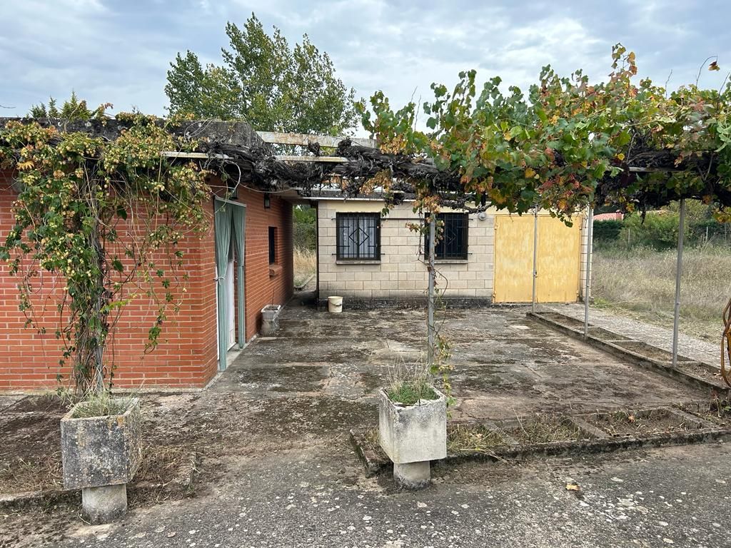 Vista exterior de Casa o chalet en venta en Cardeñajimeno con Amueblado