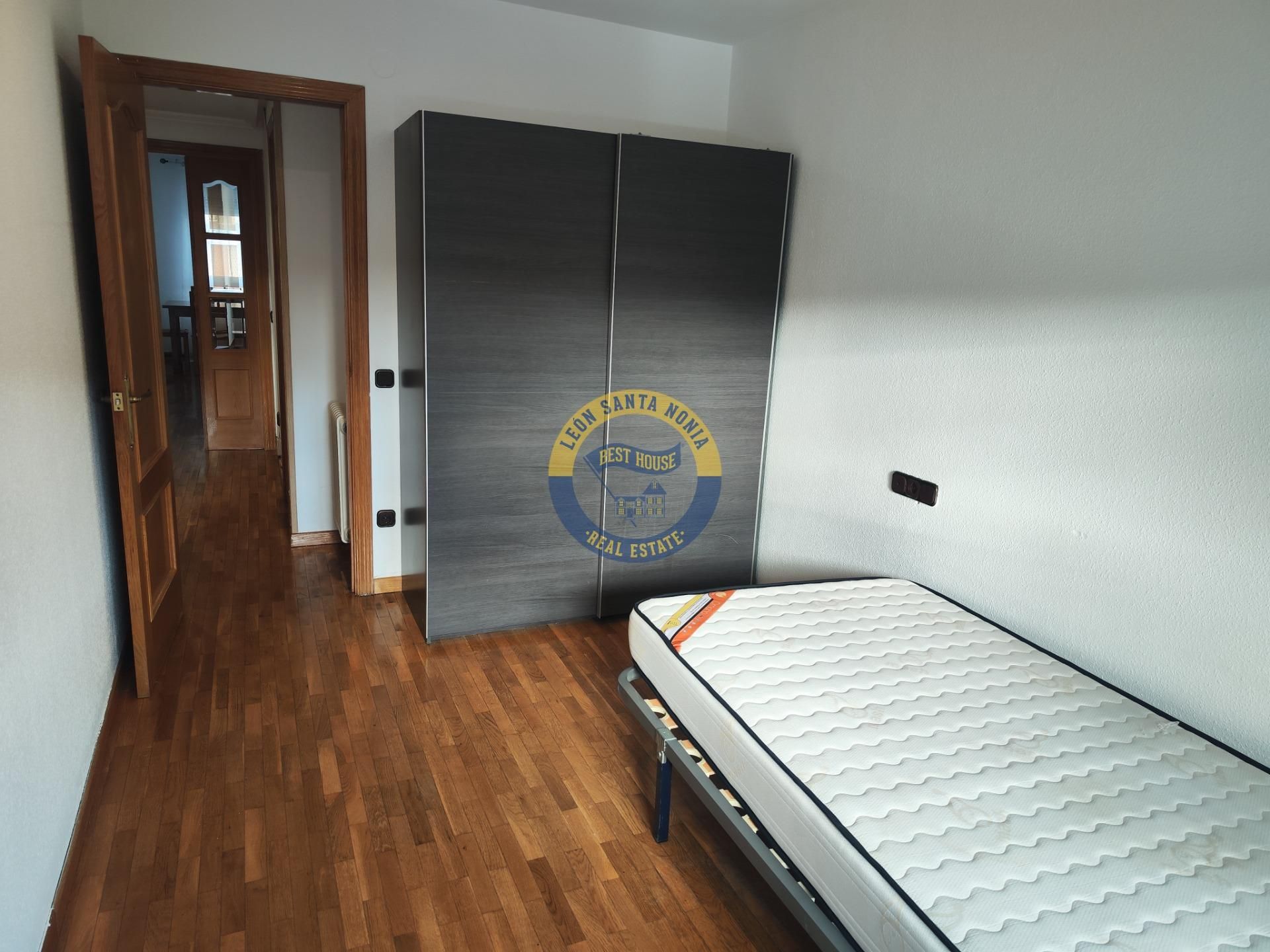 Habitación de Apartamento en venta en Villaquilambre con Trastero y Amueblado