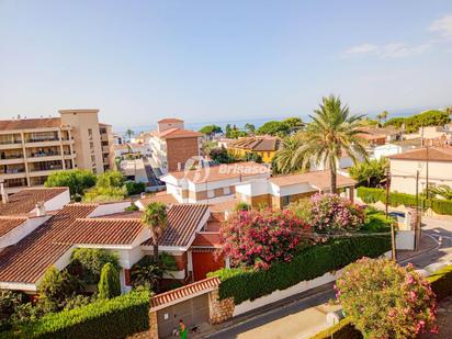 Vista exterior de Dúplex en venda en Cambrils amb Aire condicionat, Terrassa i Balcó