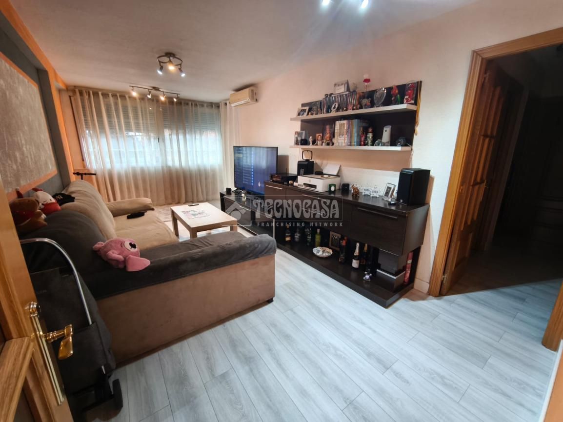 Living room of Flat for sale in Parla  with Air Conditioner, Heating and Terrace