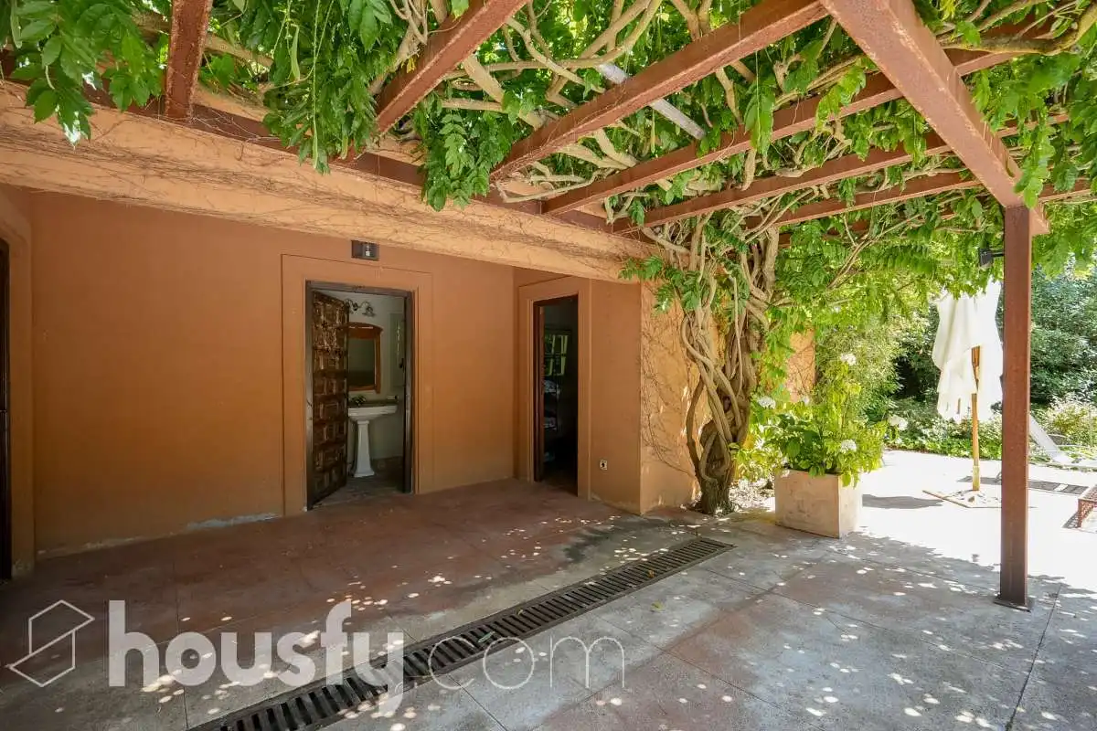 Exterior view of Houses for sale in Pozuelo de Alarcón  with Air Conditioner, Heating and Private garden