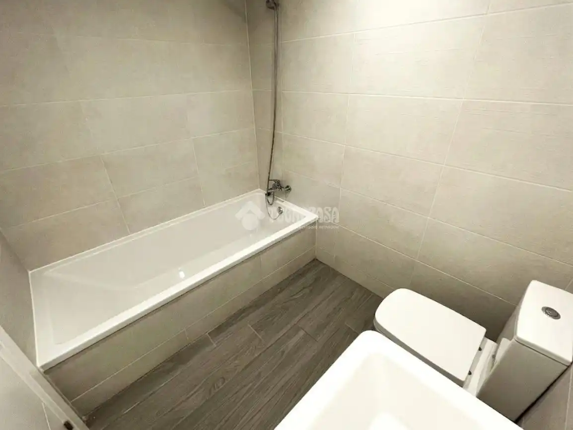 Bathroom of Flat for sale in Villalbilla  with Air Conditioner, Terrace and Balcony