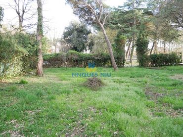 Terreny residencial en venda a Carrer Pau Claris 30