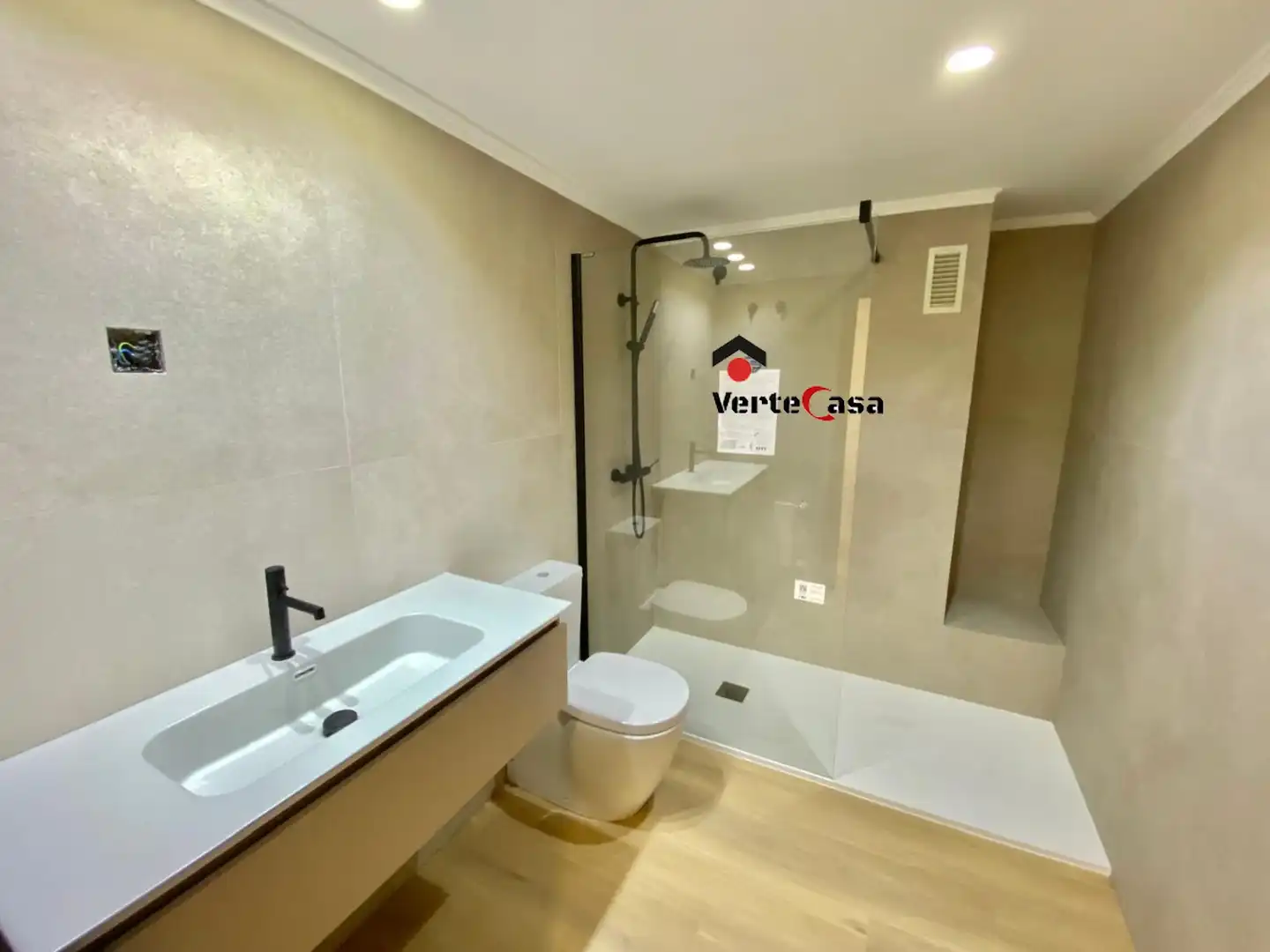 Baño de Piso de alquiler en Valencia con Aire acondicionado, Calefacción y Parquet