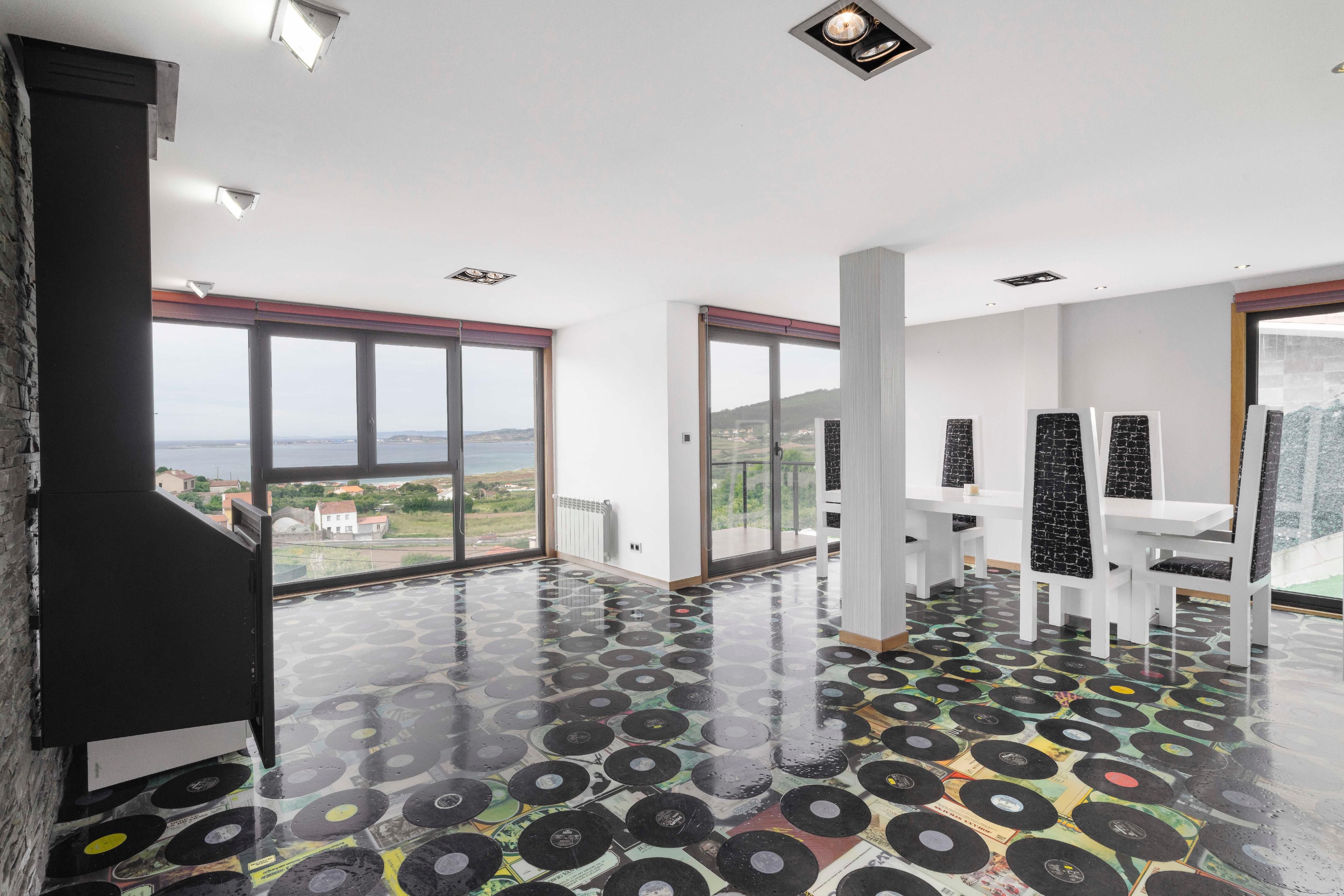 Sala d'estar de Casa o xalet en venda en Arteixo amb Calefacció, Jardí privat i Parquet