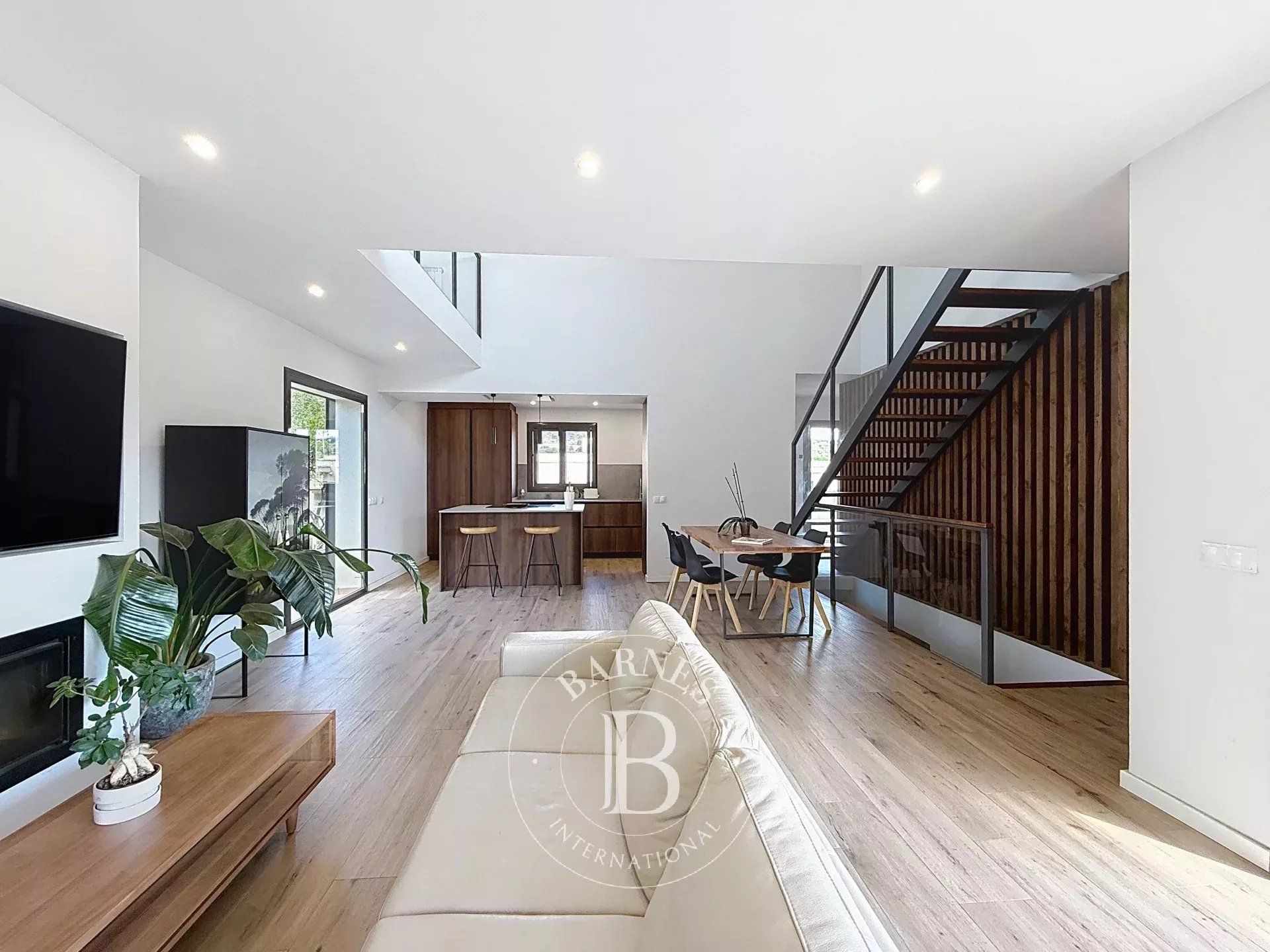 Sala d'estar de Casa o xalet en venda en Mataró amb Aire condicionat, Calefacció i Jardí privat