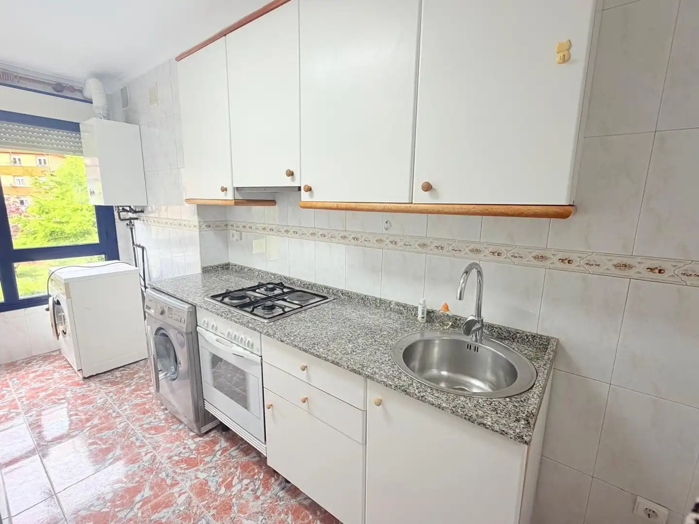 Cuina de Pis de lloguer en Oviedo  amb Calefacció