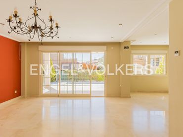 Casa con piscina en venta en Villanueva de la Cañada ciudad