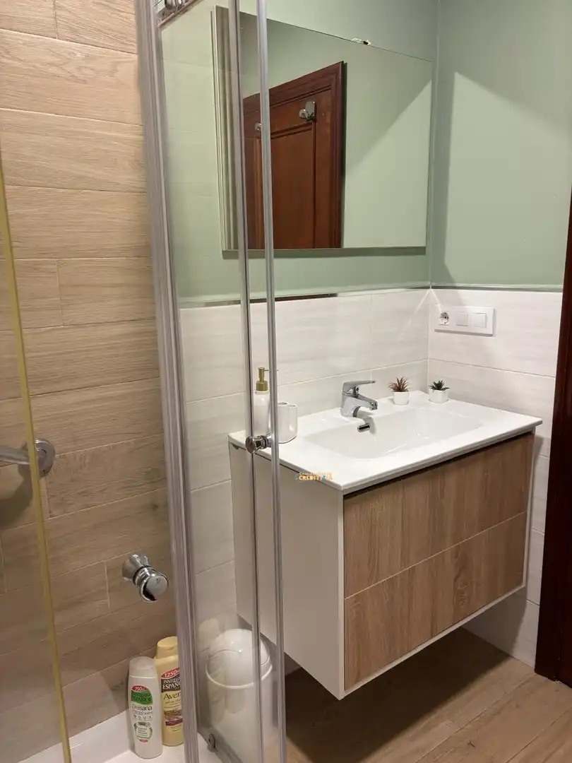 Baño de Piso de alquiler en Vigo  con Calefacción, Amueblado y Balcón