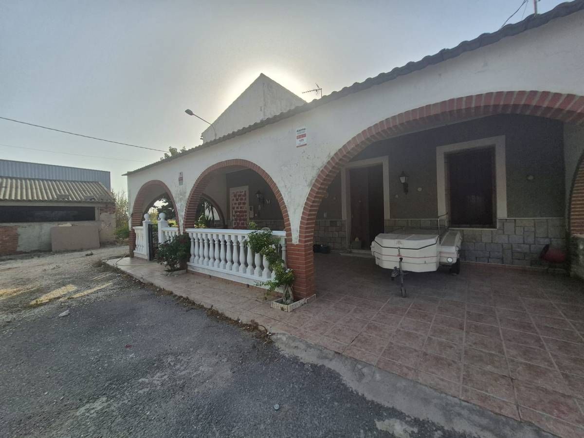 Exterior view of House or chalet for sale in Crevillent  with Heating, Terrace and Furnished