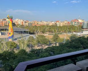 Exterior view of Flat for sale in  Barcelona Capital  with Balcony