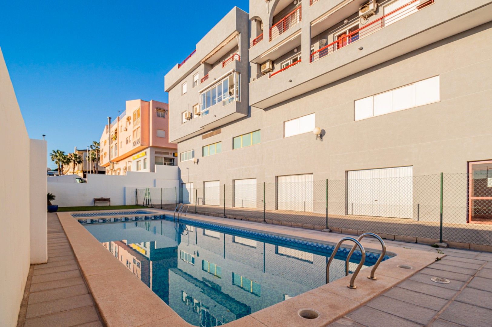 Swimming pool of Flat for sale in L'Alfàs del Pi  with Air Conditioner, Heating and Private garden