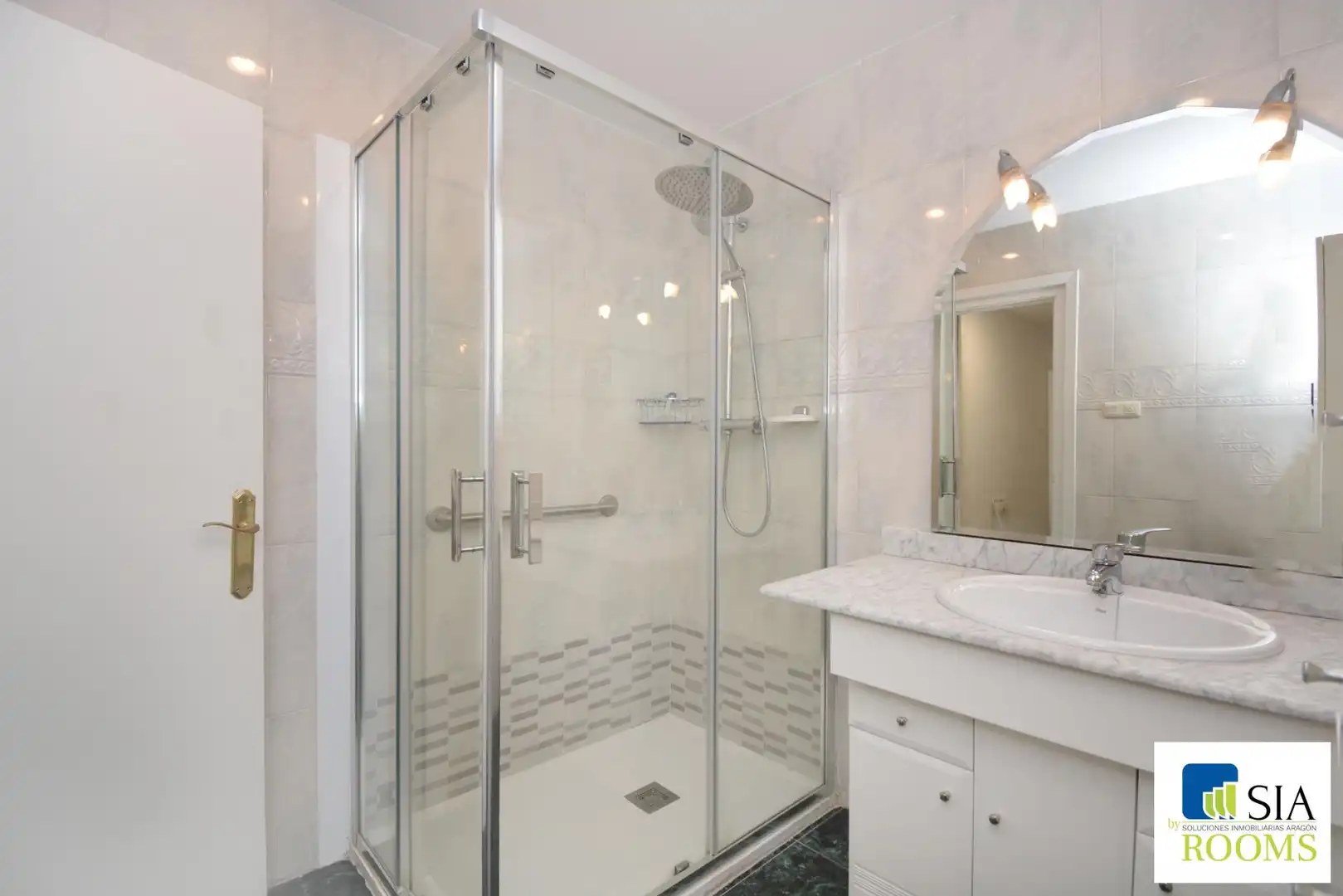 Baño de Piso para compartir en Zaragoza con Calefacción, Terraza y Amueblado