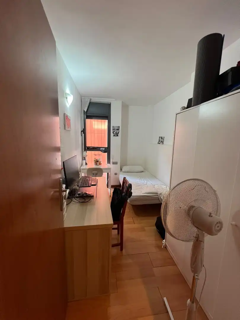 Habitación de Dúplex en venta en L'Hospitalet de Llobregat con Terraza