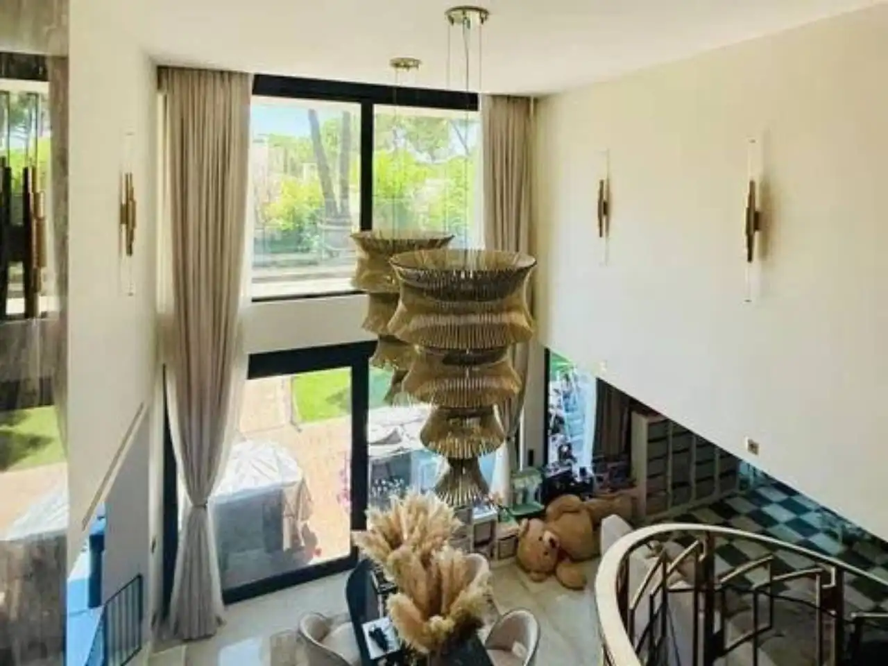 Sala d'estar de Casa o xalet de lloguer en Pozuelo de Alarcón amb Aire condicionat, Calefacció i Jardí privat
